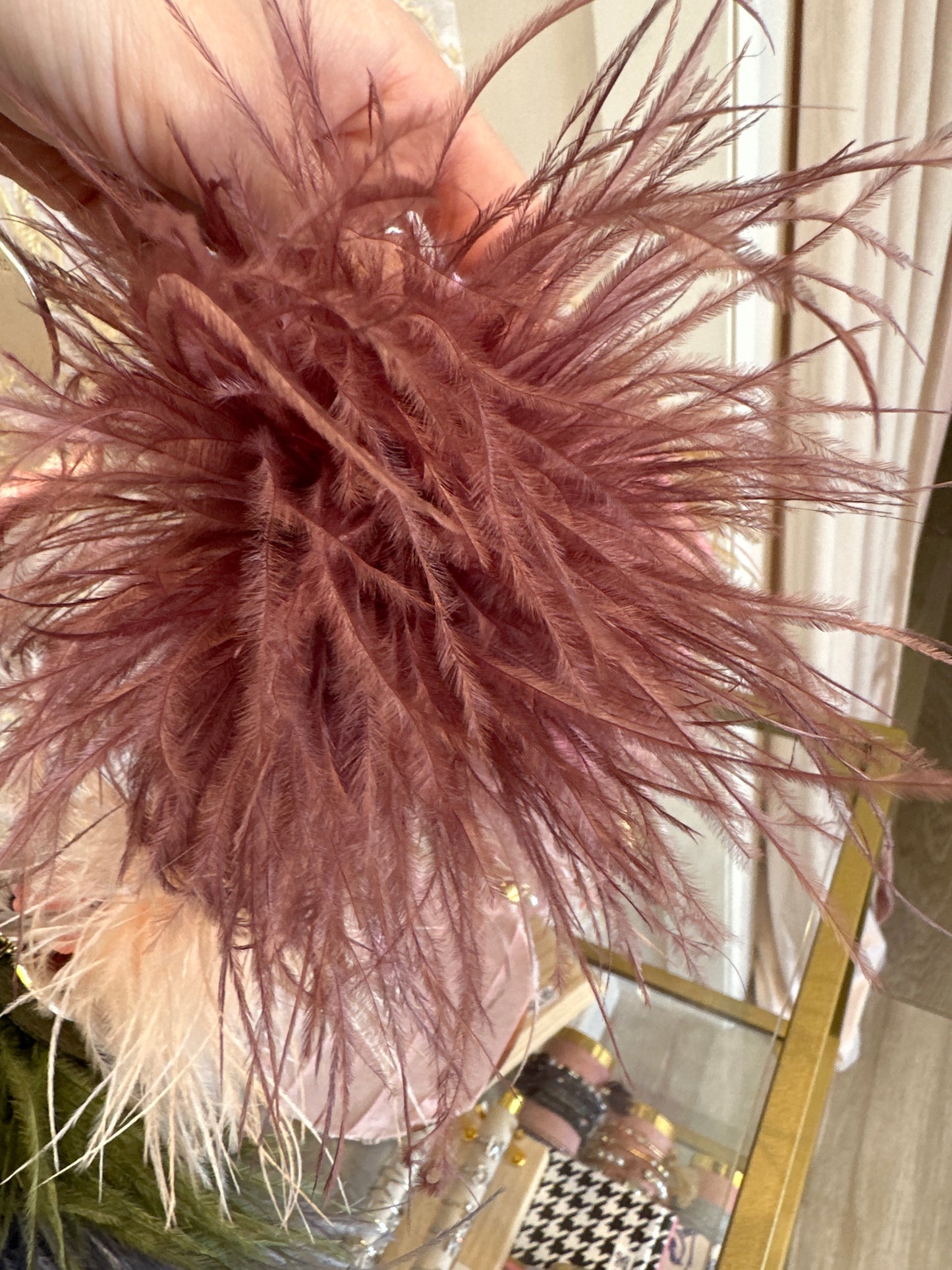 Spilla piume marabù media