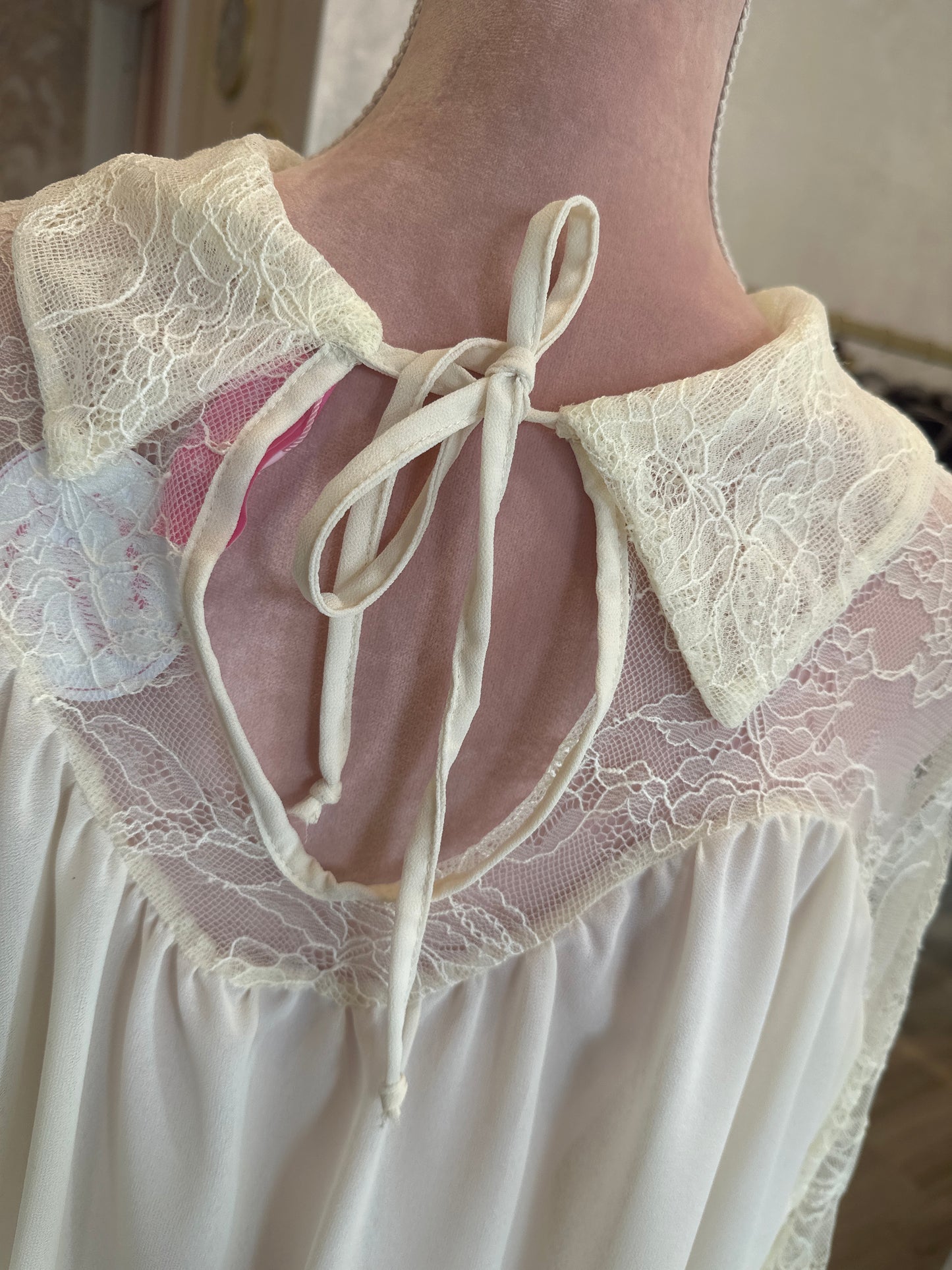 Blusa con dettagli in pizzo