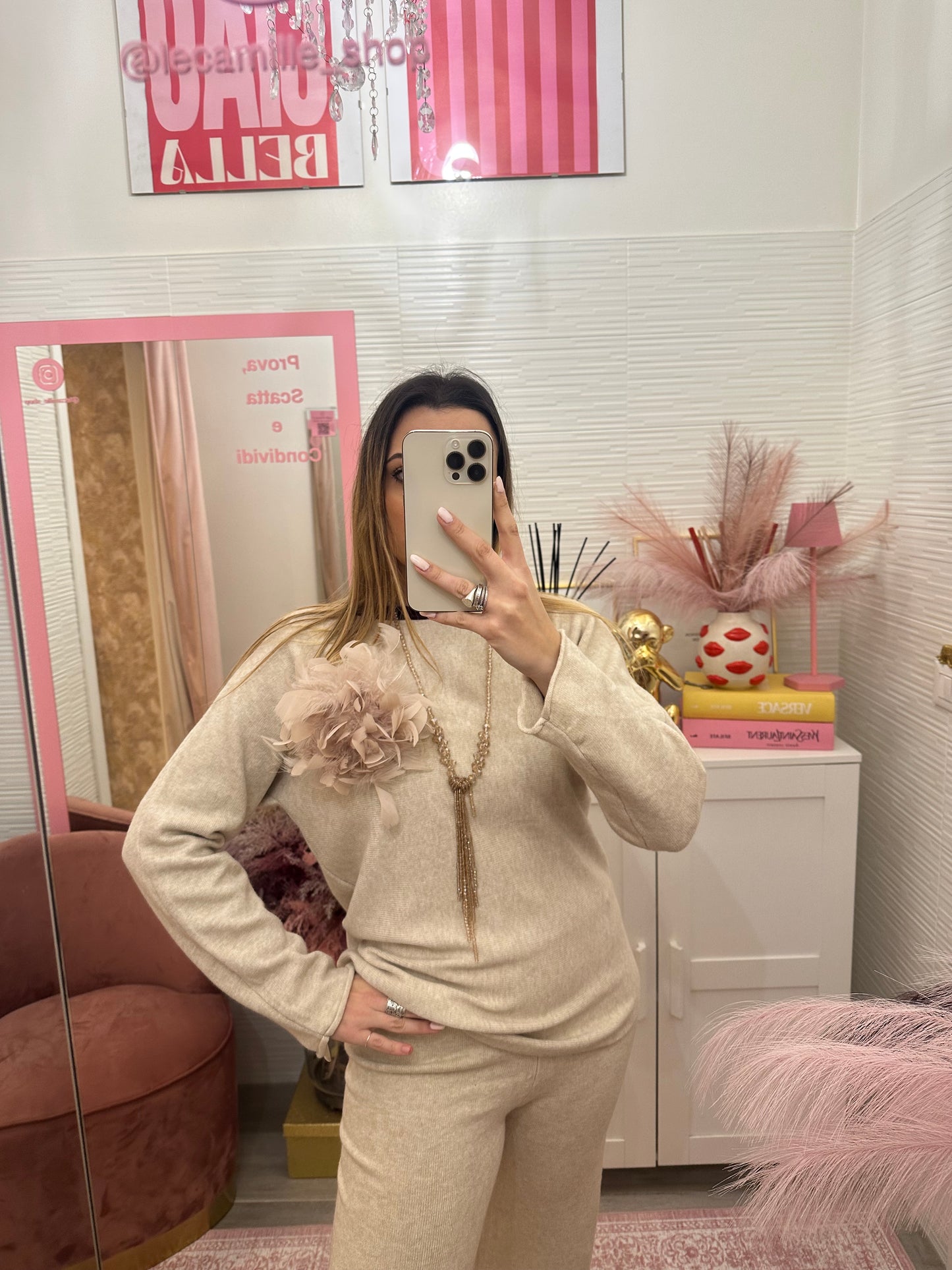 Completo in maglia sabbia