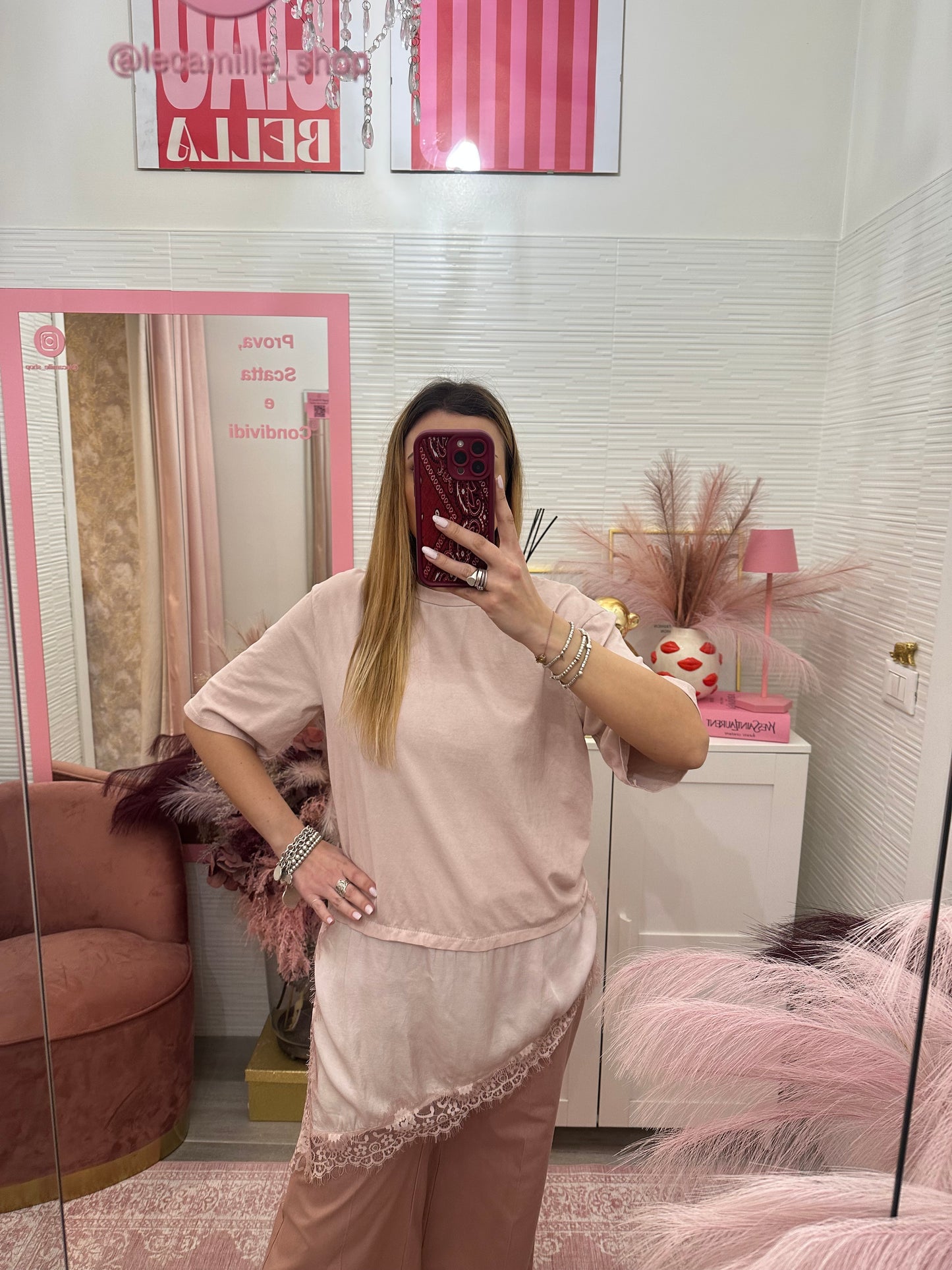 T-shirt dettaglio pizzo rosa