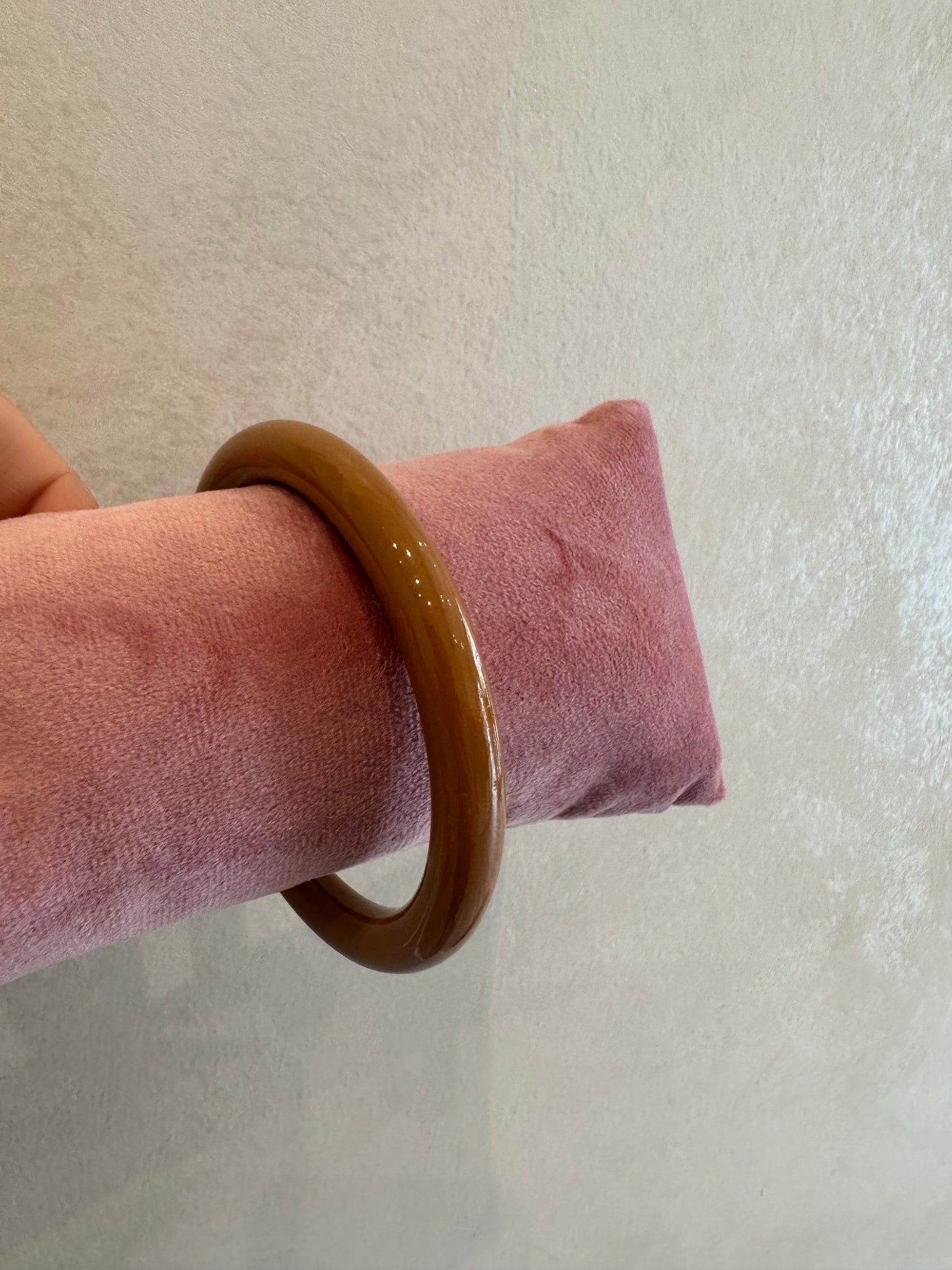 Bracciale rigido in resina