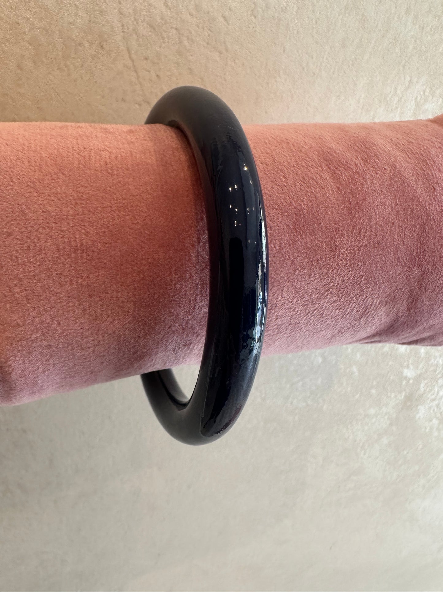 Bracciale rigido in resina