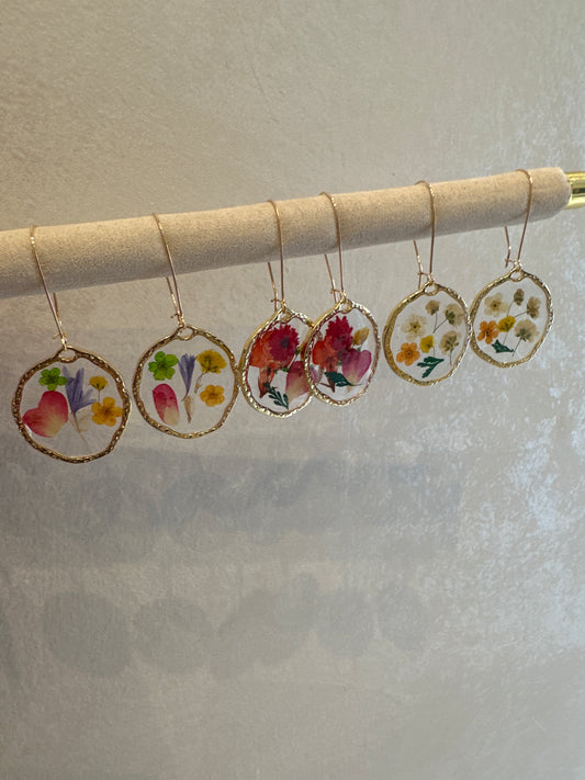 Orecchino medaglietta fiore