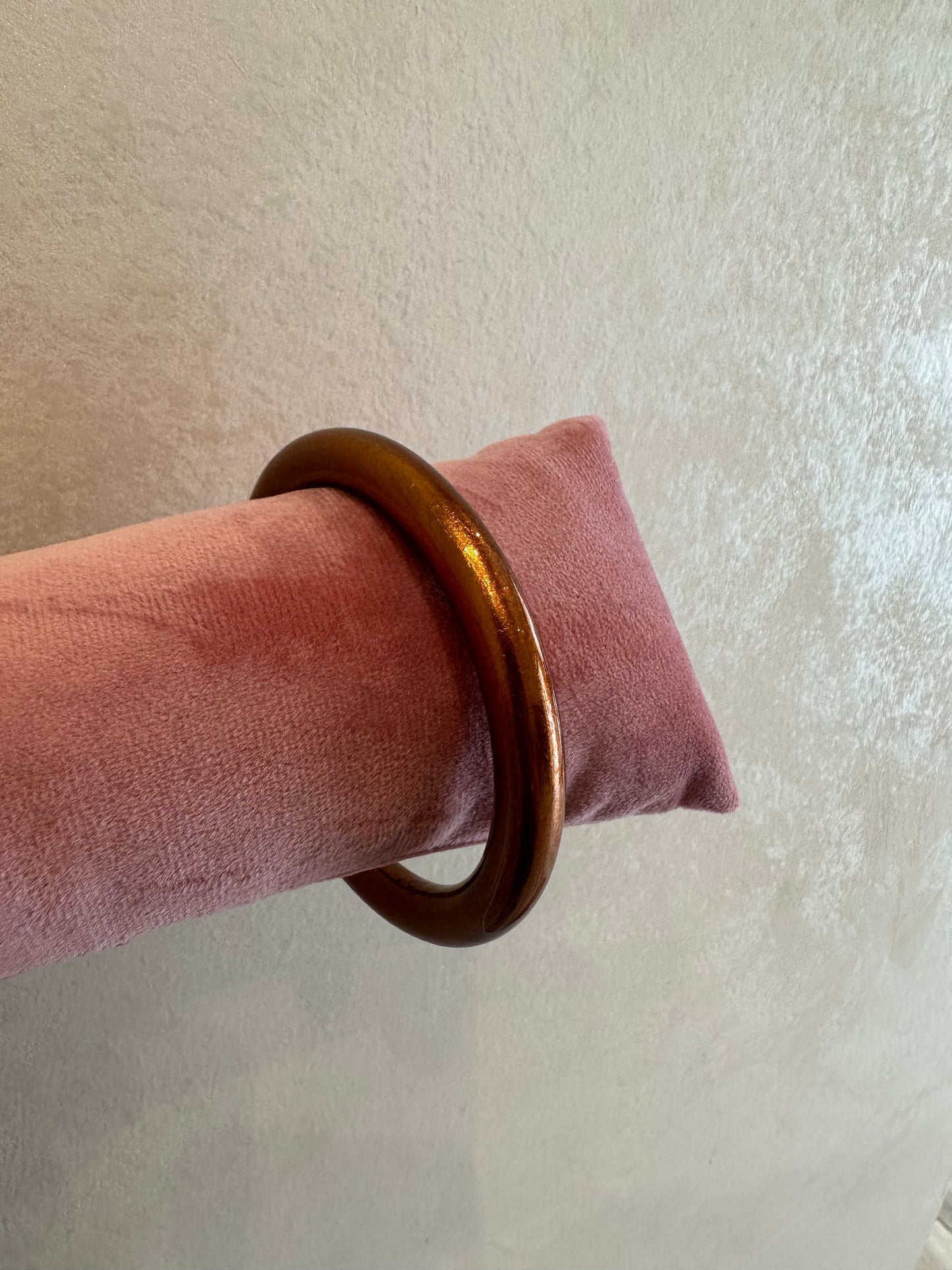 Bracciale rigido in resina