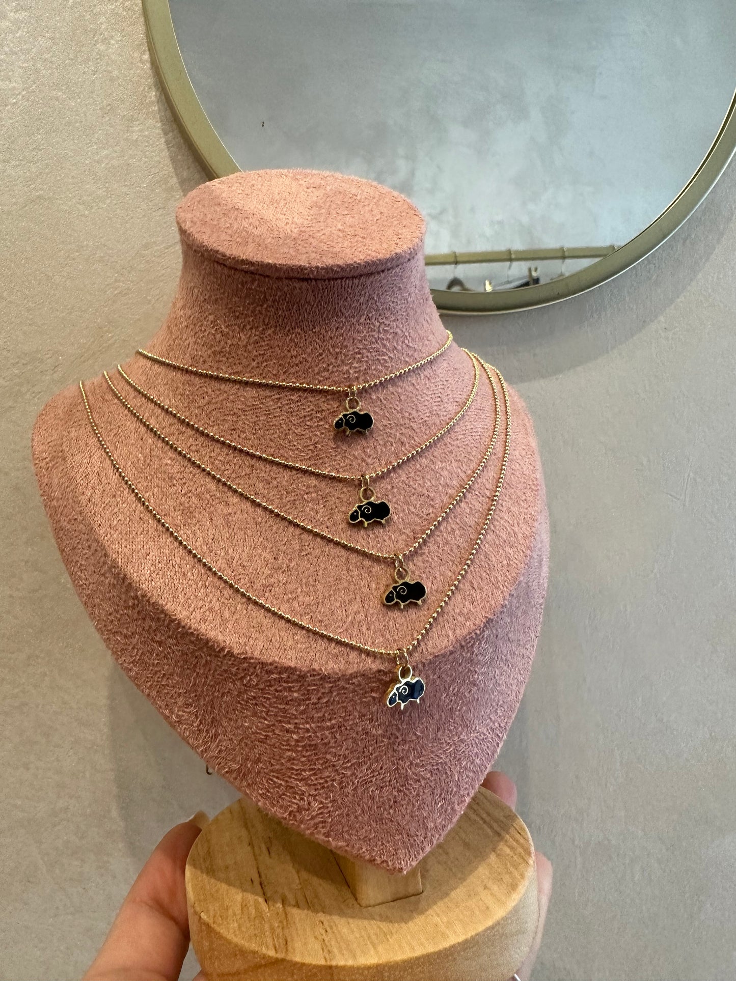 Collana “ pecora nera “