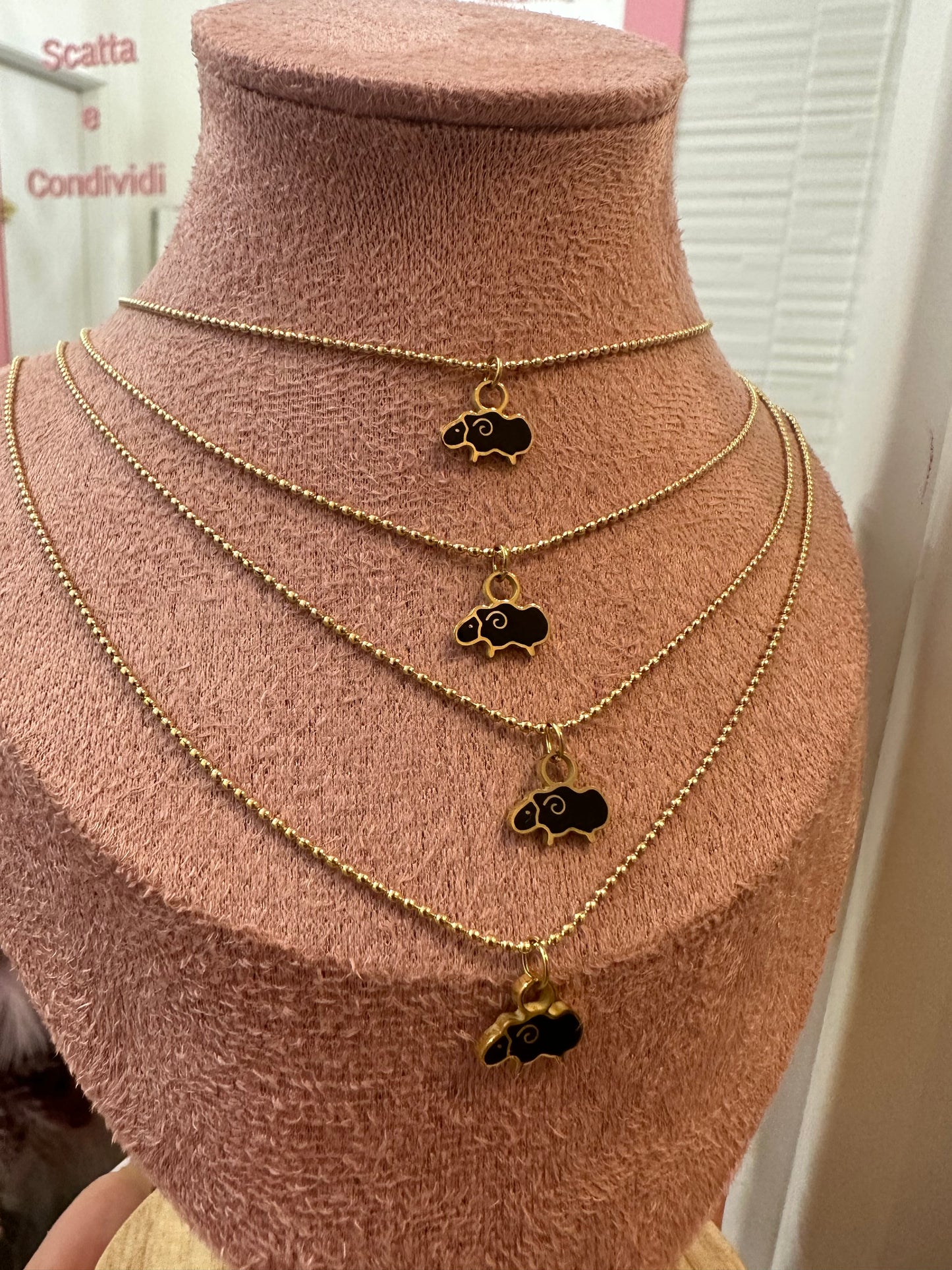 Collana “ pecora nera “