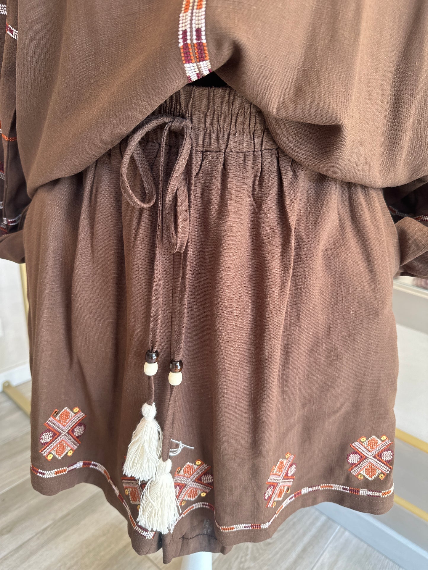 Pantaloncino con ricami