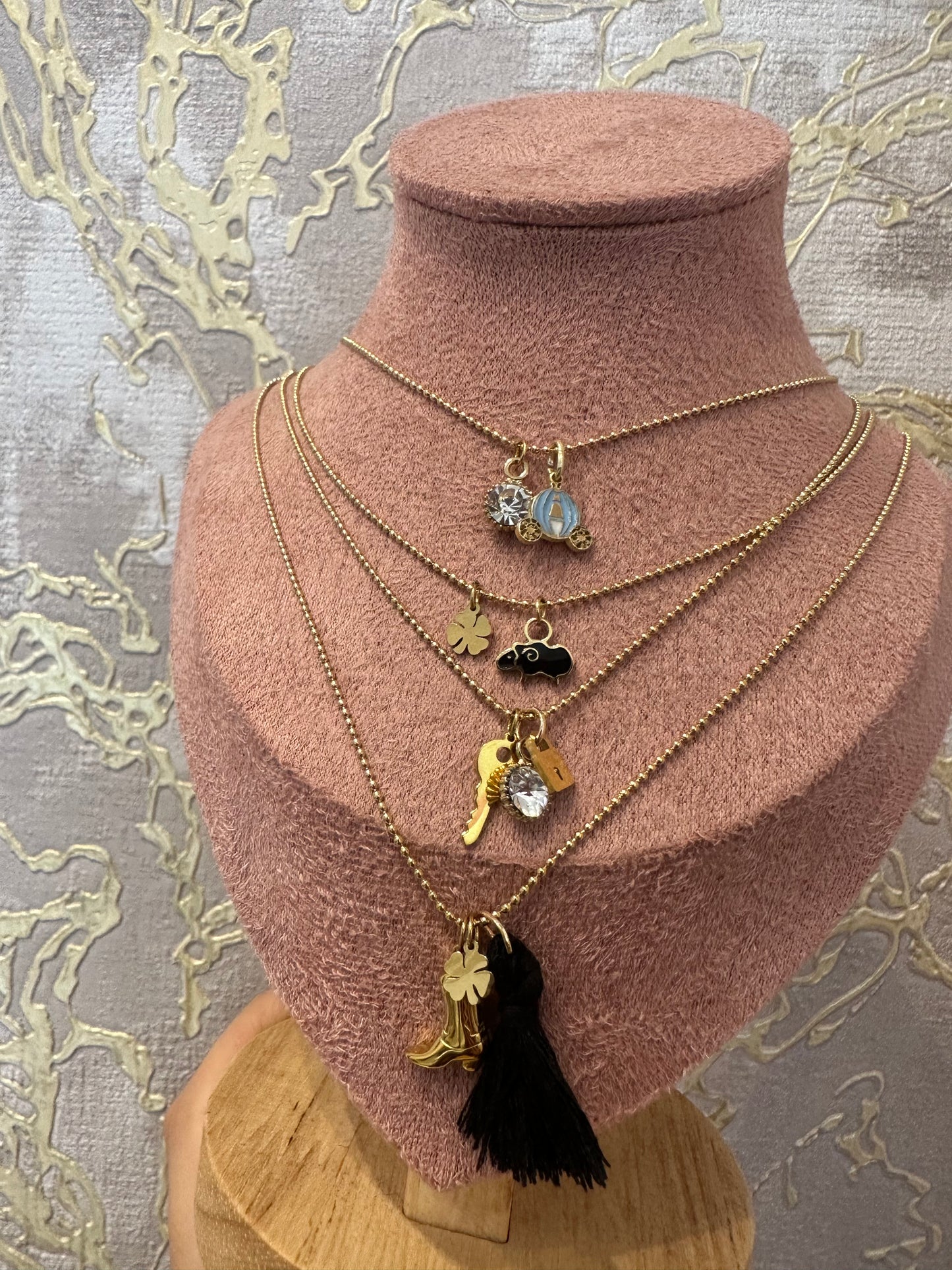 Collanina con ciondoli