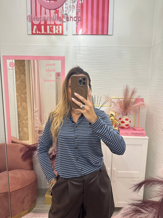 Maglia con colletto a righe blu
