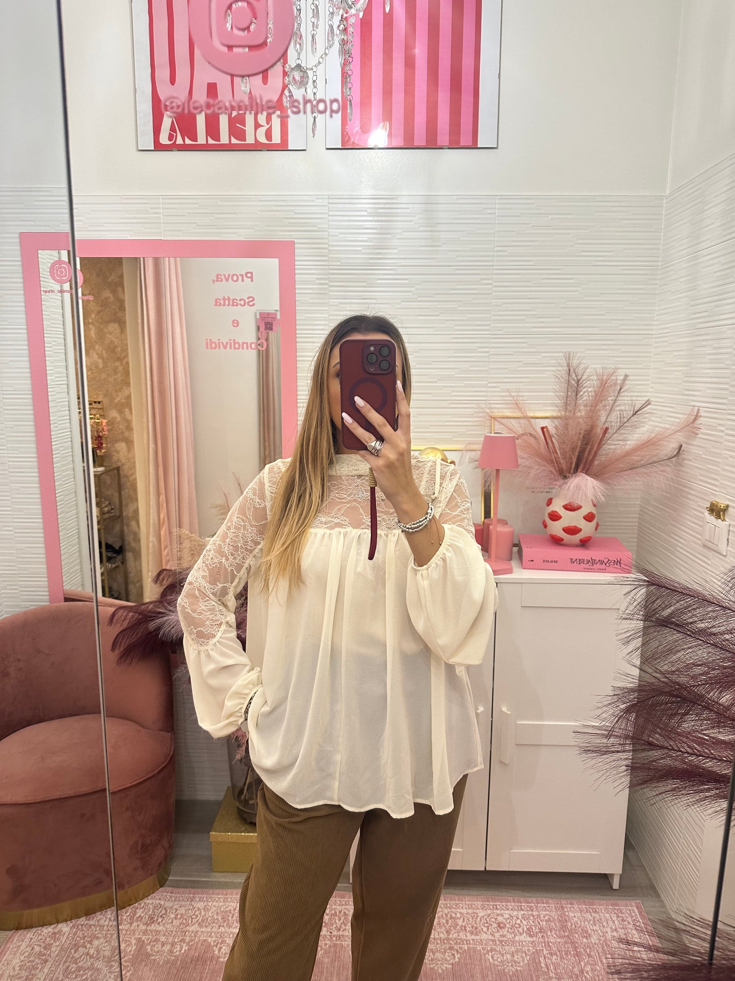 Blusa con dettagli in pizzo