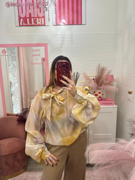 Blusa fiori con fiocco